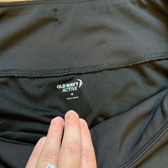 Old Navy Active 4 inch Shorts - Picture 3 of 3